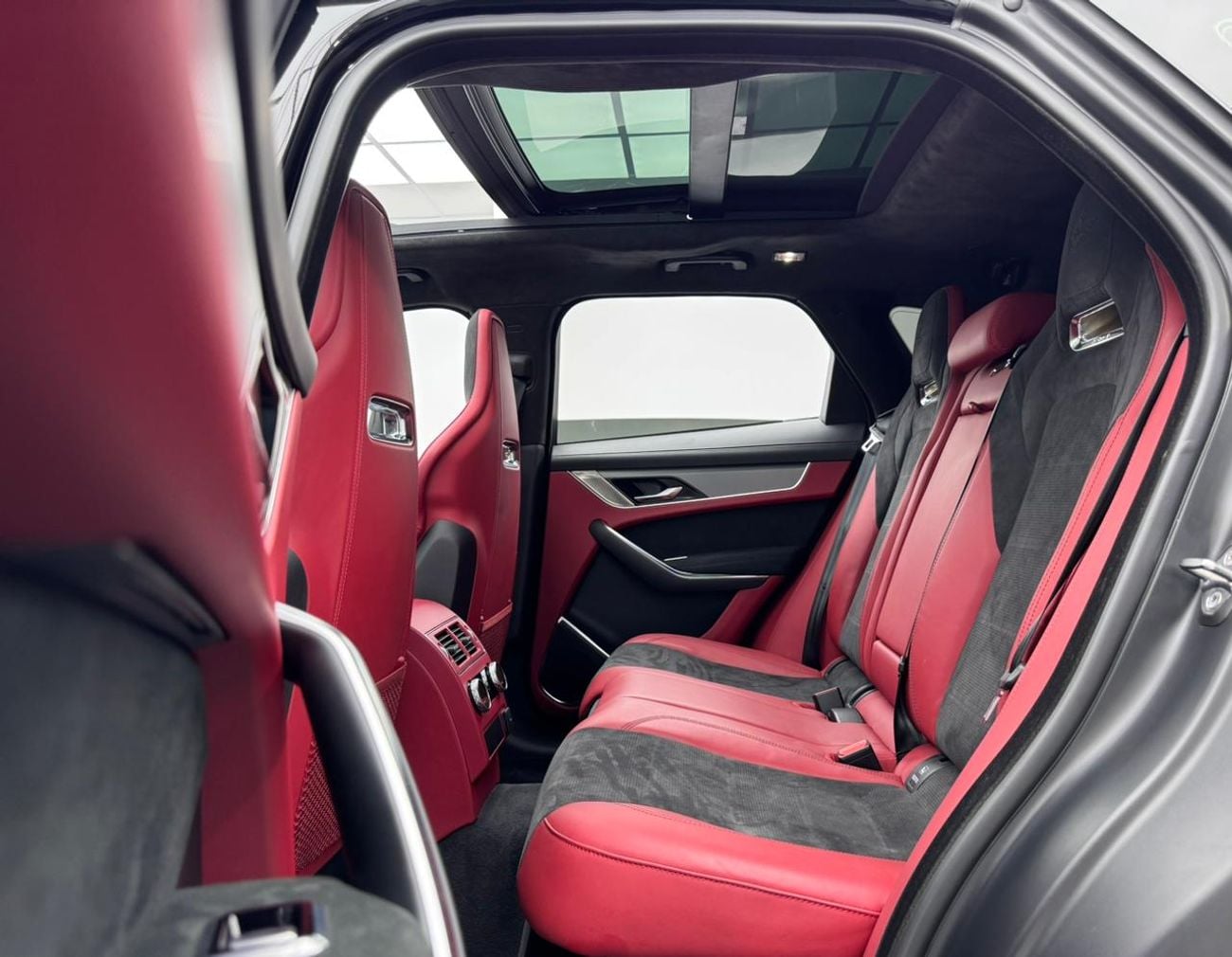 Jaguar F Pace SVR 5.0L 2023 Jaguar F-Pace SVR, Jaguar Warranty+Service Contract+Full Service History, GCC