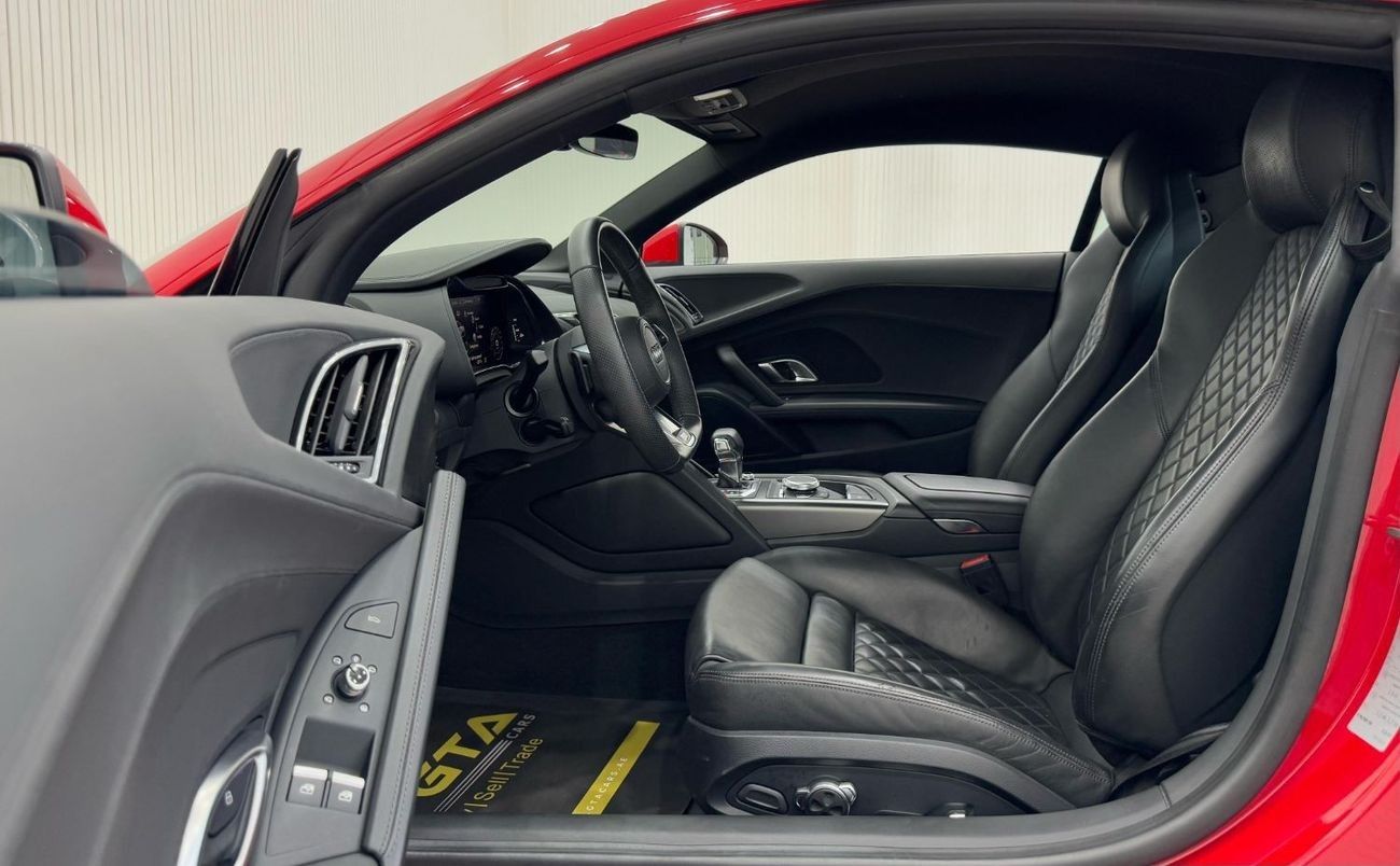 Audi R8 Spyder Std 5.2L 2018 Audi R8 V10, Warranty, Audi Service Package, 1 Of 999, Very Low Kms, GCC