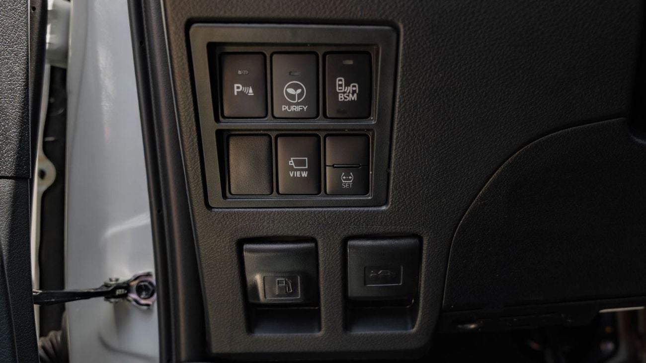 تويوتا هيلوكس 2025 Toyota Hilux Adventure 4.0L AT Petrol (White)