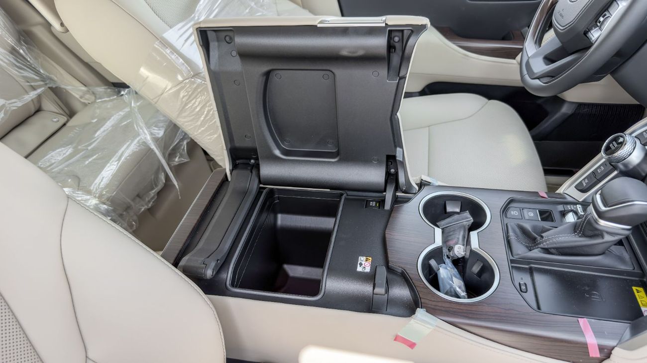 Toyota Land Cruiser GXR 2026 Toyota Land Cruiser GXR 3.5L AT Hybrid (White-Beige)