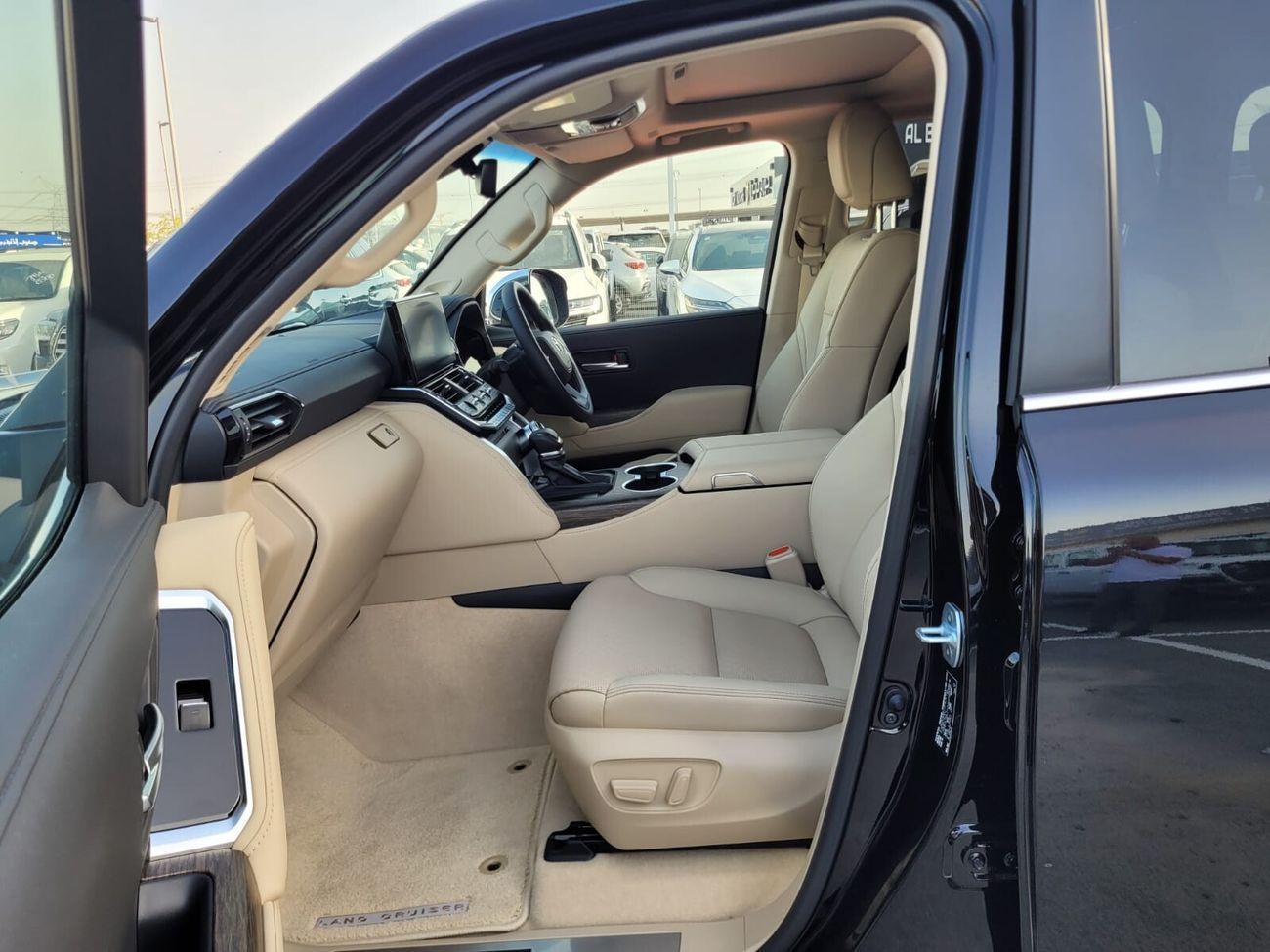 Toyota Land Cruiser RHD - 3.3 DSL - SAHARA - 7 STR - MY 2025 - BLK_BEIG (FOR EXPORT ONLY)