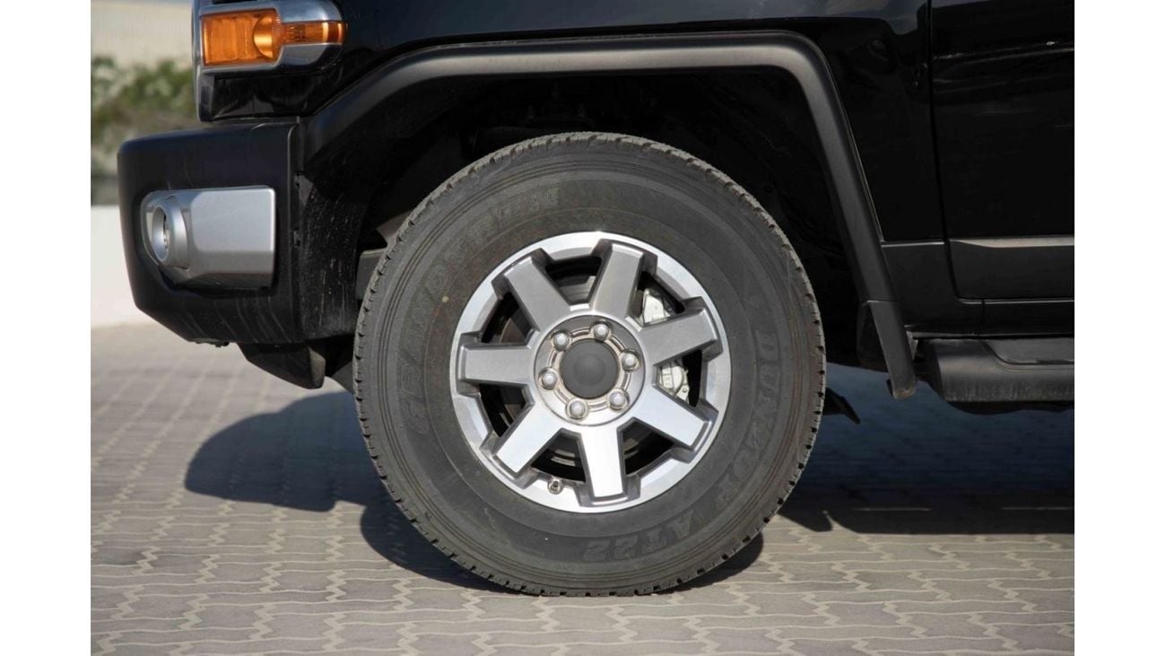 تويوتا إف جي كروزر تويوتا اف جي كروزر 4.0 جي بي ال 2023 - اسود ابيض من داخل اسود | تصدير فقط