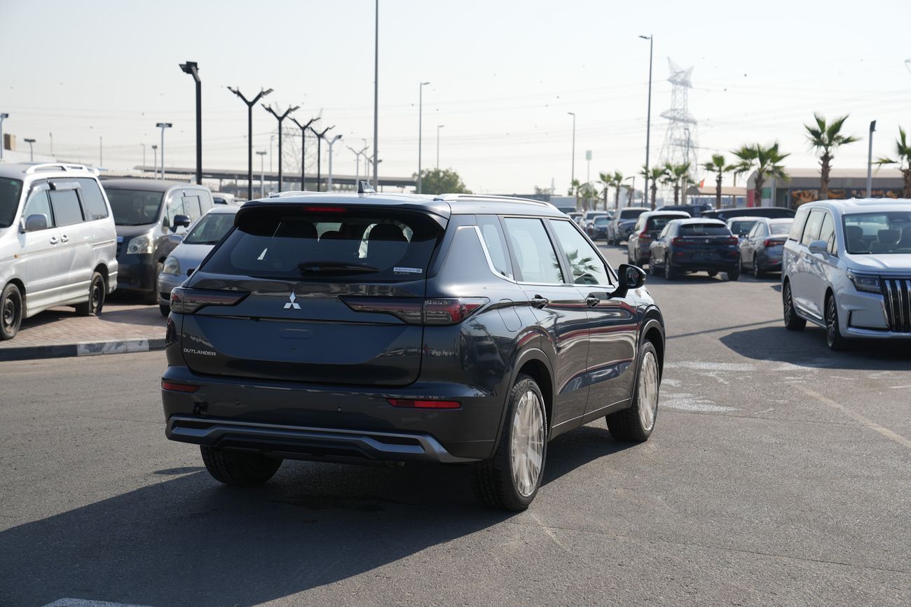 ميتسوبيشي آوتلاندر HIGHLINE ميتسوبيشي أوتلاندر 2026 – الفئة المتوسطة (G12) 2.5 لتر | SUV بسبعة مقاعد | مواصفات الخليج |