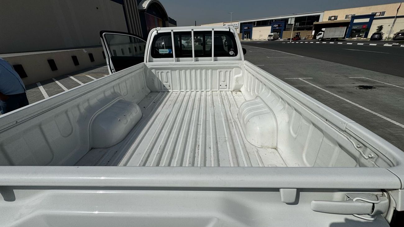 تويوتا هيلوكس GLX 2.7L Single Cab 2024