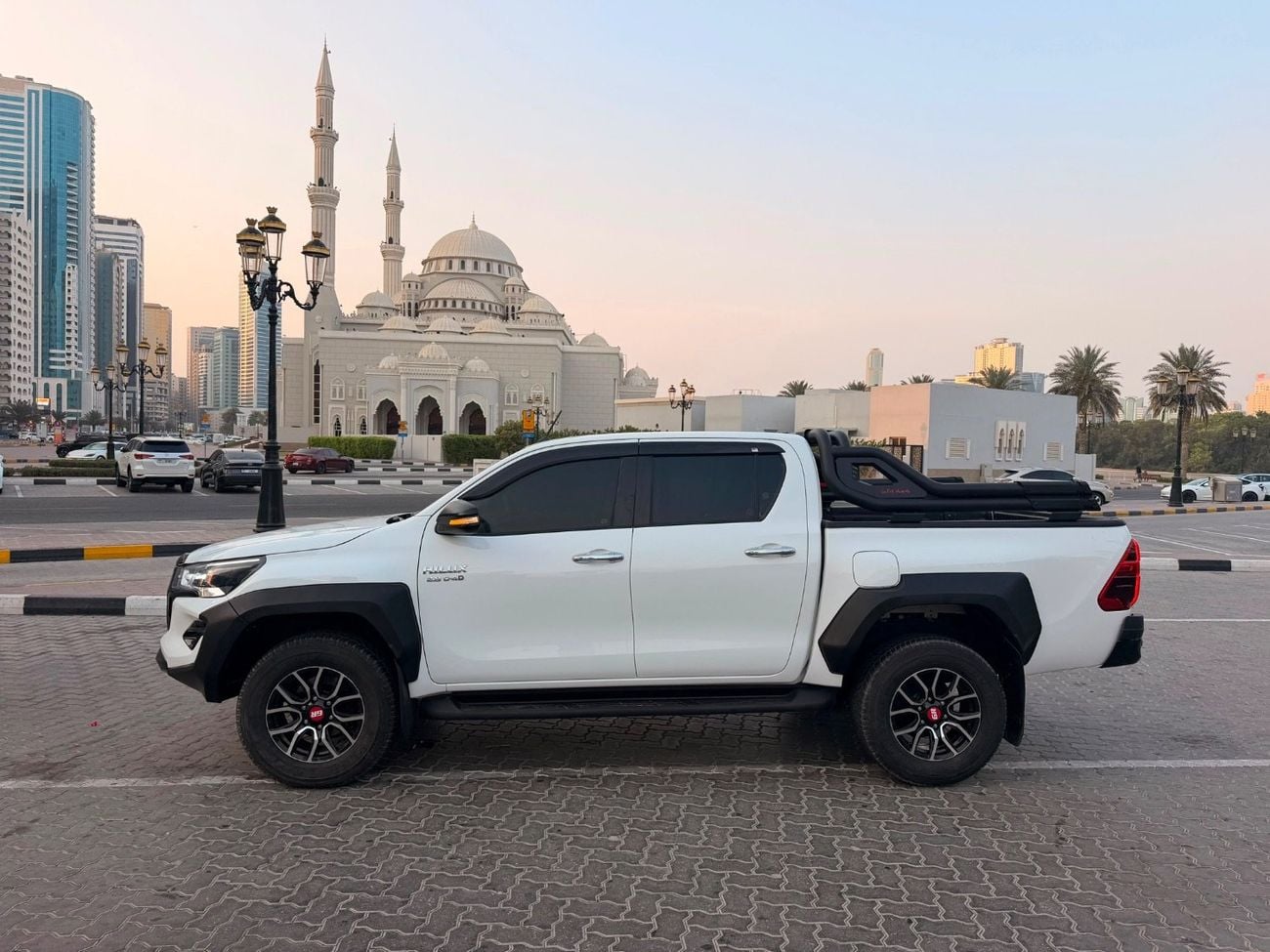 تويوتا هيلوكس SR With Upgrade GR Sport shape