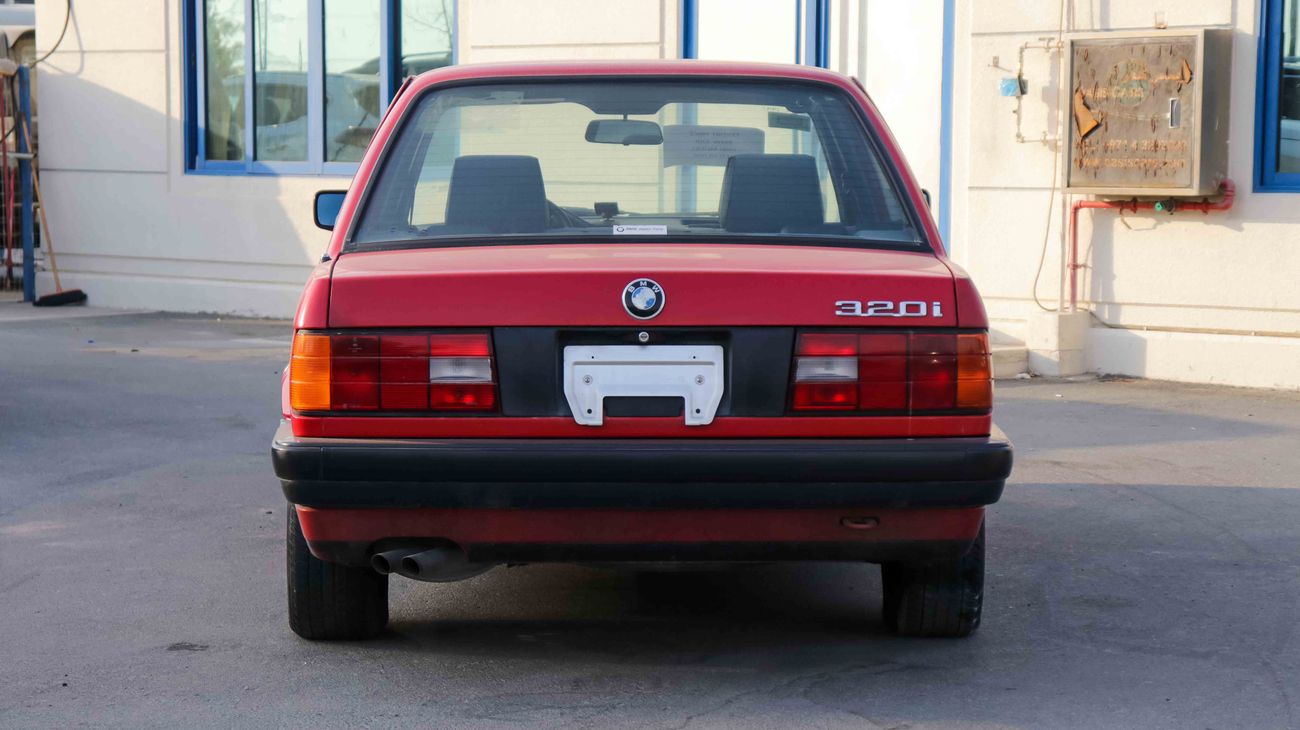 BMW 320i i