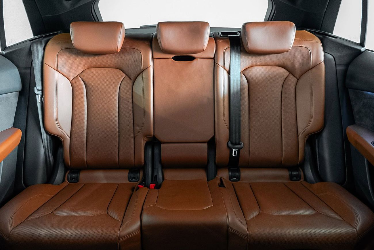 Audi Q8 55 TFSI quattro S-Line 3.0L (340 HP)