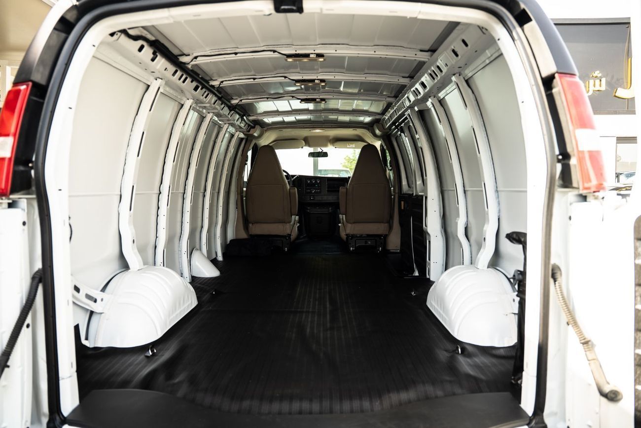 GMC Savana 3500 Cargo Extended Wheelbase 2023 GCC 6.6L V8 0Kms