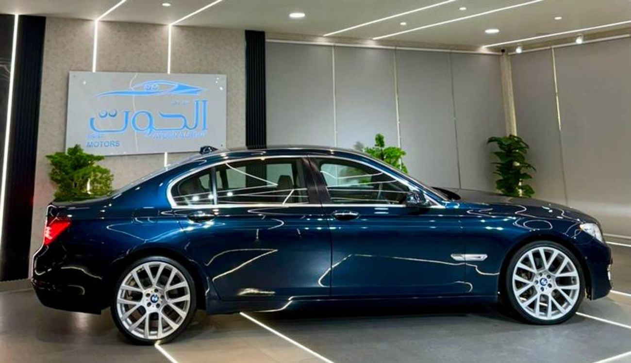 BMW 730Li Exclusive 4.0L ELITE BMW 730Li V6 || GCC II POWERFUL ENGINE II TOP RANGE || REAR SCREENS