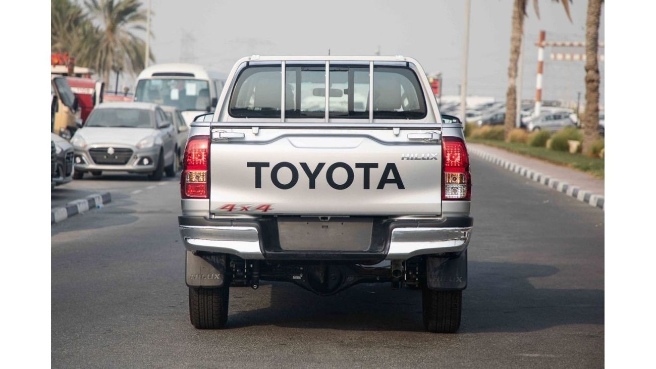 Toyota Hilux 2023 Toyota Hilux 4x4 DC 2.4 DLS - Silver inside Black