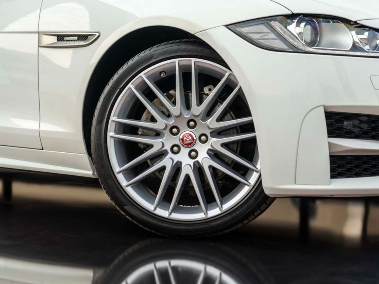 جاكوار XF R-Sport 2.0L Sedan