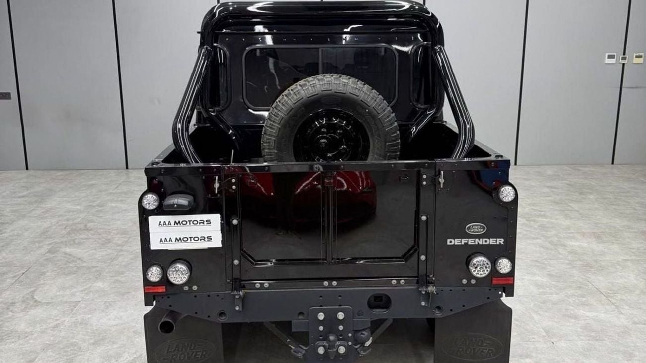 Land Rover Defender 110 Land Rover Defender 2015 GCC specs