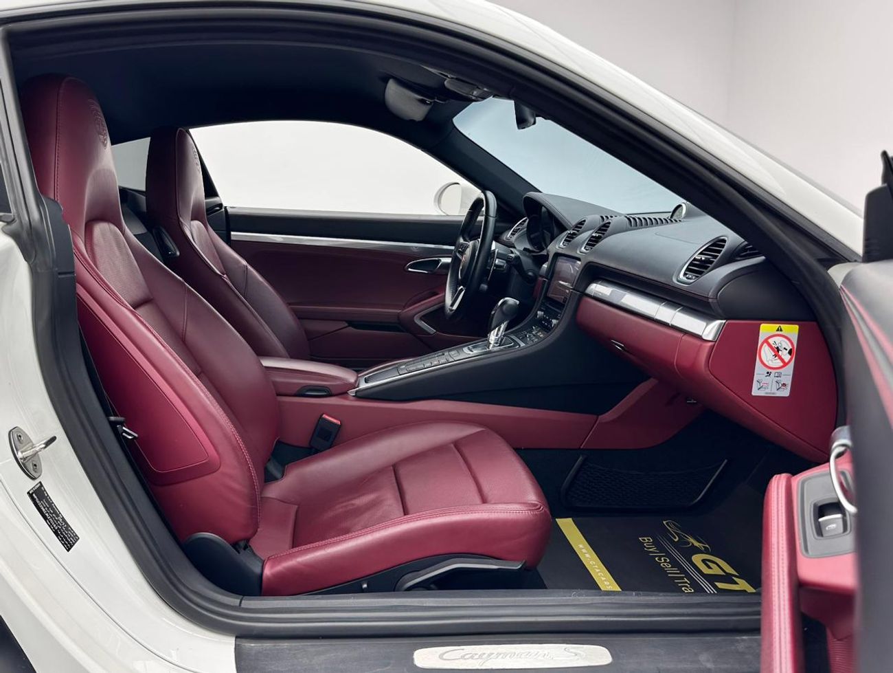 Porsche 718 Cayman S 2.5L A/T 2018 Porsche 718 Cayman S, April 2026 Porsche Warranty, Porsche Full Service History, GCC