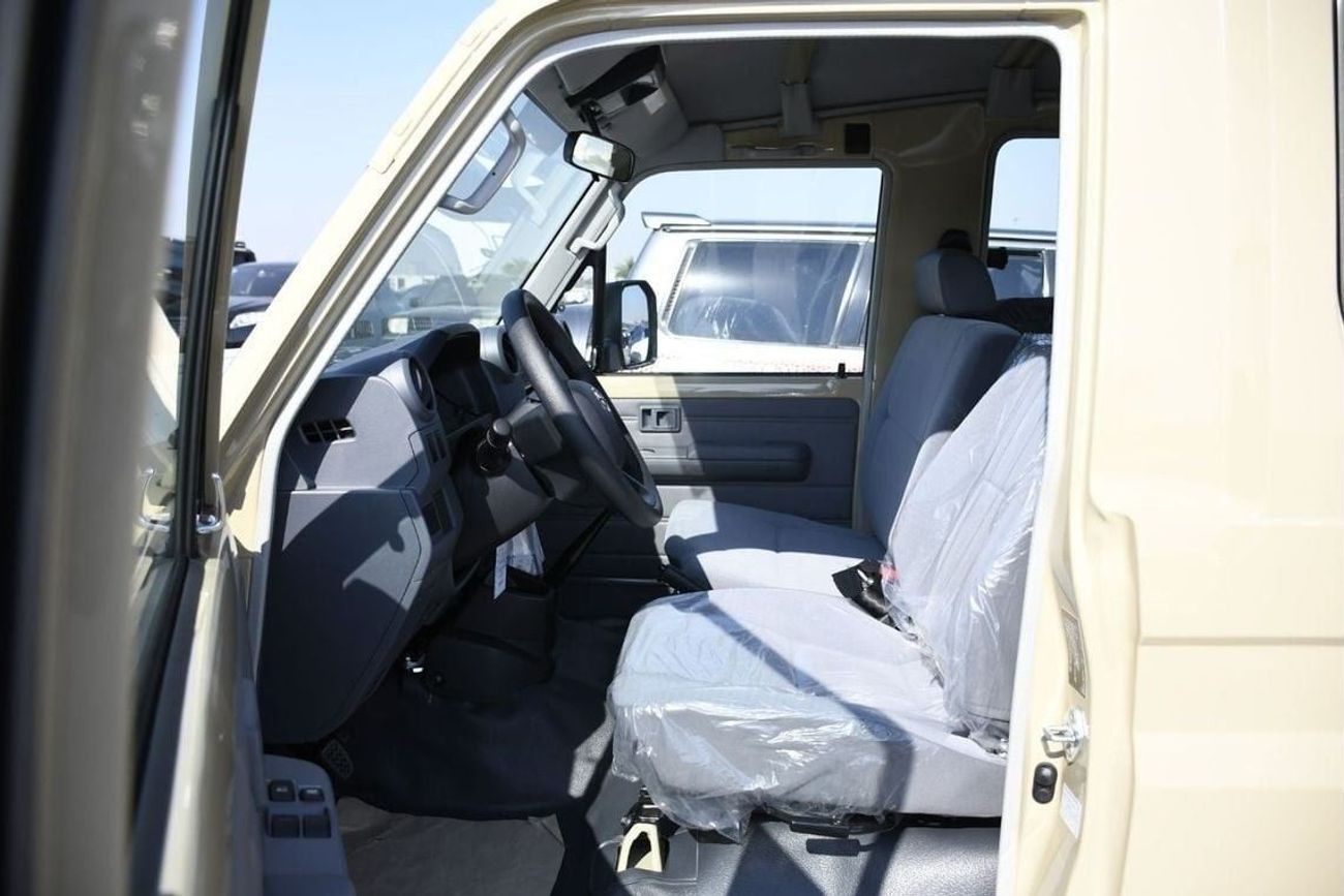 Toyota Land Cruiser 70 4.0L V6 78 Serice MT ( Ready Car )