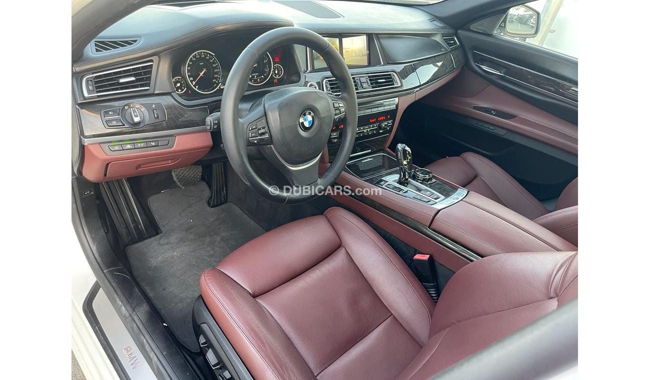 بي أم دبليو 750Li لاكجري