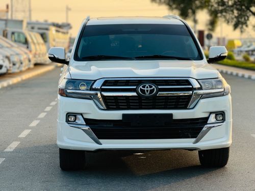 تويوتا لاند كروزر Toyota Land Cruiser 2018 GXR diesel v8 LHD full options
