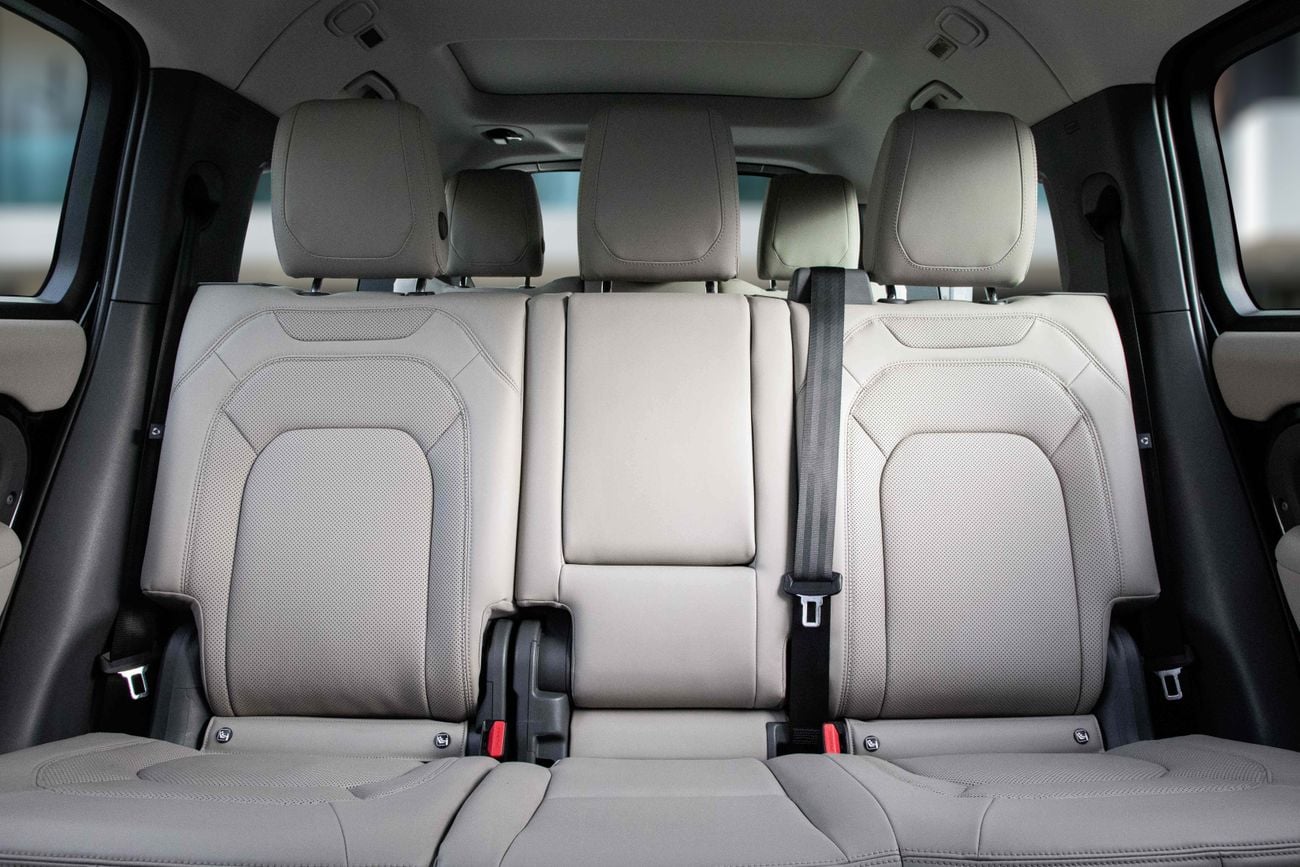 لاند روفر ديفندر Defender 130 SE | 4,700 P.M | 0% Downpayment | LR Warranty +S/Contract!