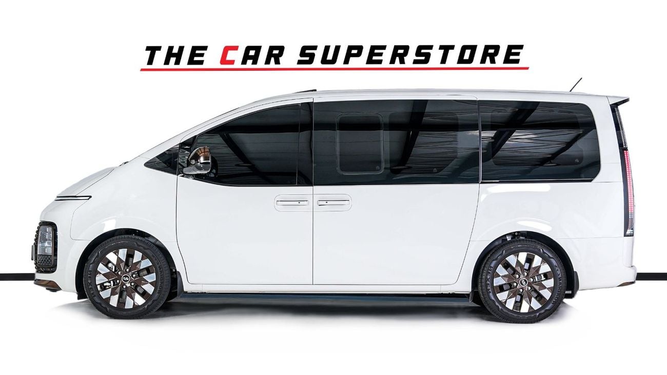 Hyundai Staria Van 3.5L (6 Seater) GCC - Full Service History- 7 Seater VIP Leather Seats- Mint Condition