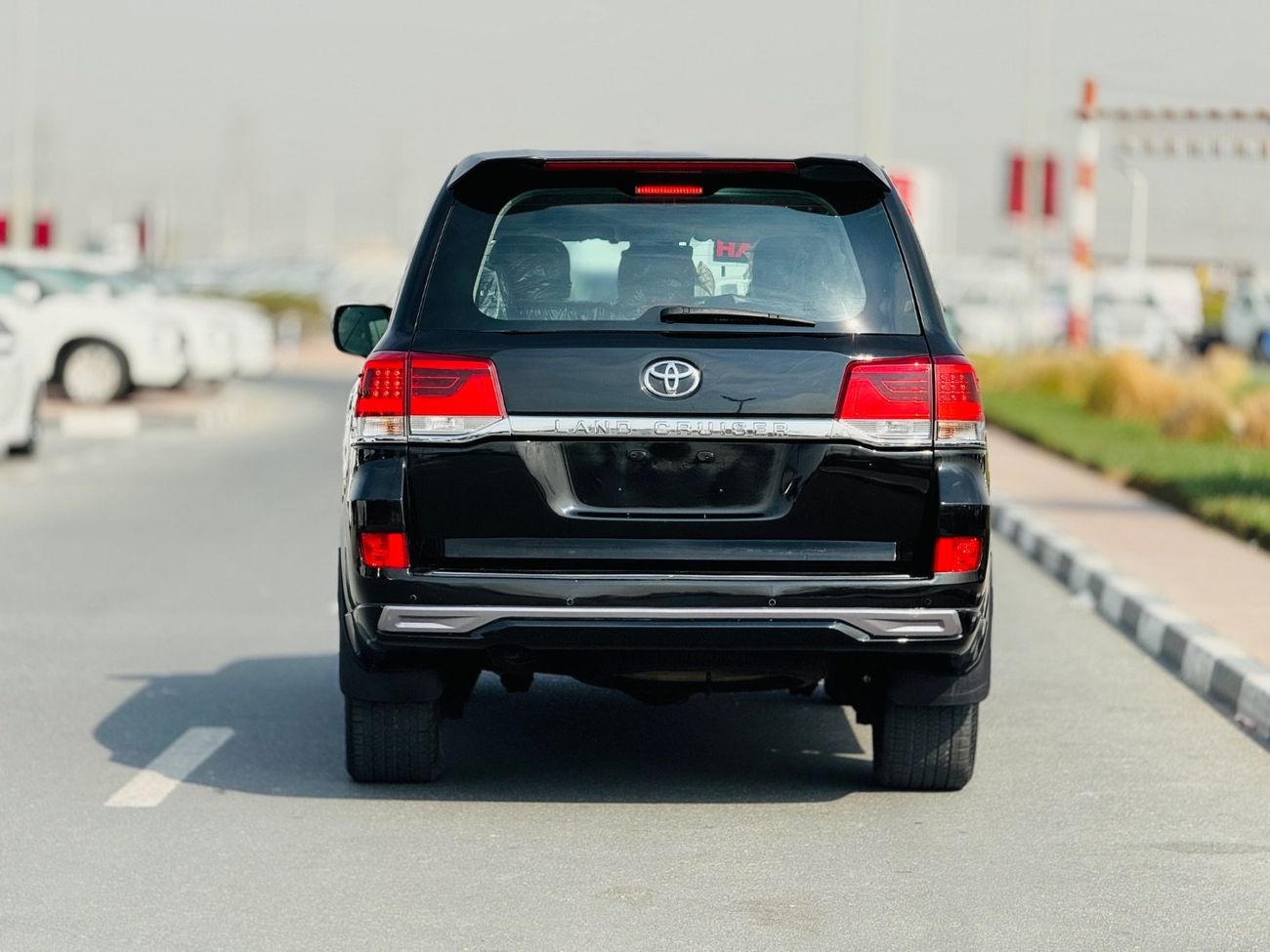 تويوتا لاند كروزر Sahara top of the range