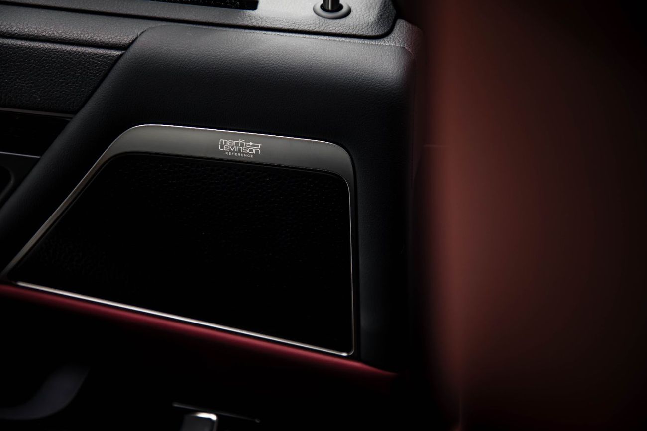 لكزس LX 500 D 3.3L Diesel - Sonic Quartz Inside Crimson | Export Only