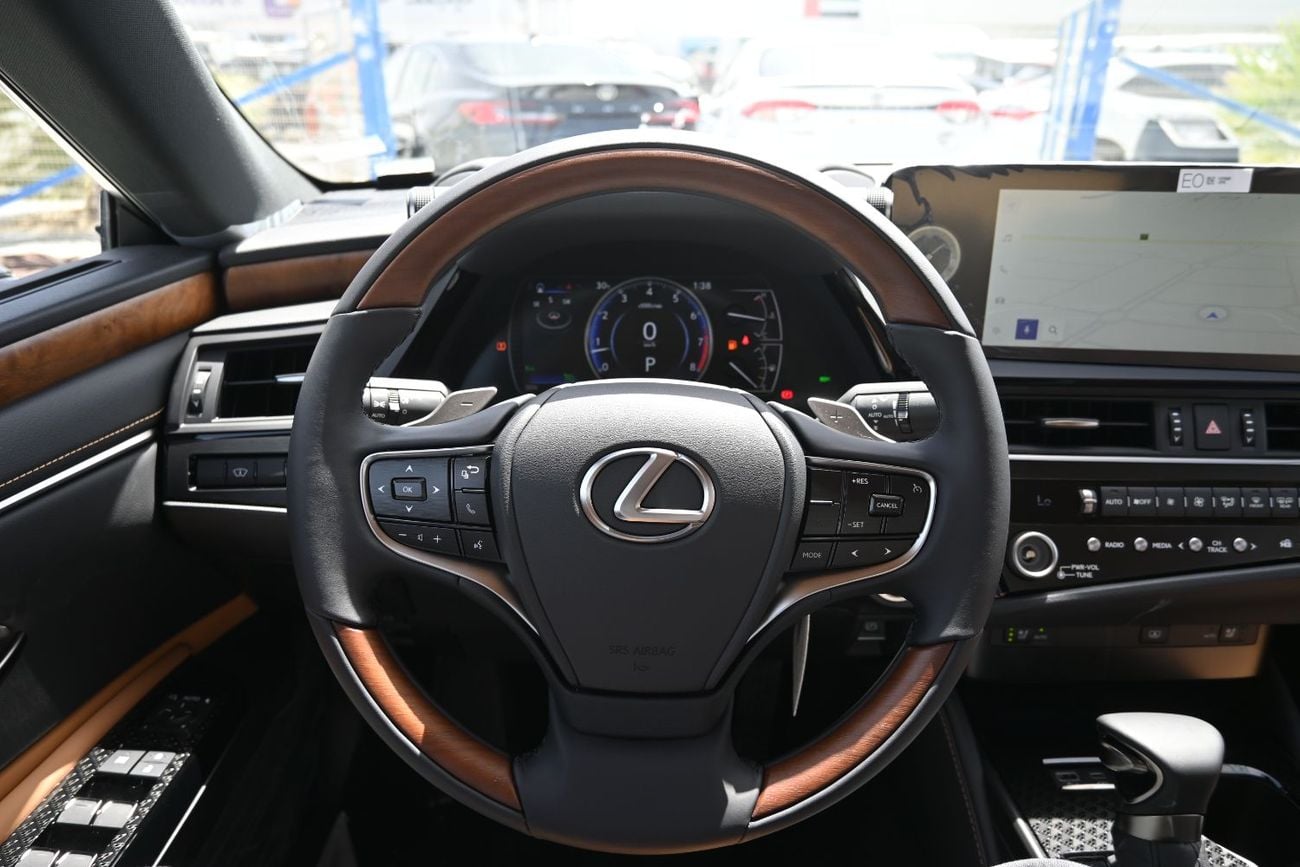 Lexus ES350 Exclusive 3.5L Lexus ES350 3.5L V6 Petrol, Color White Model 2025