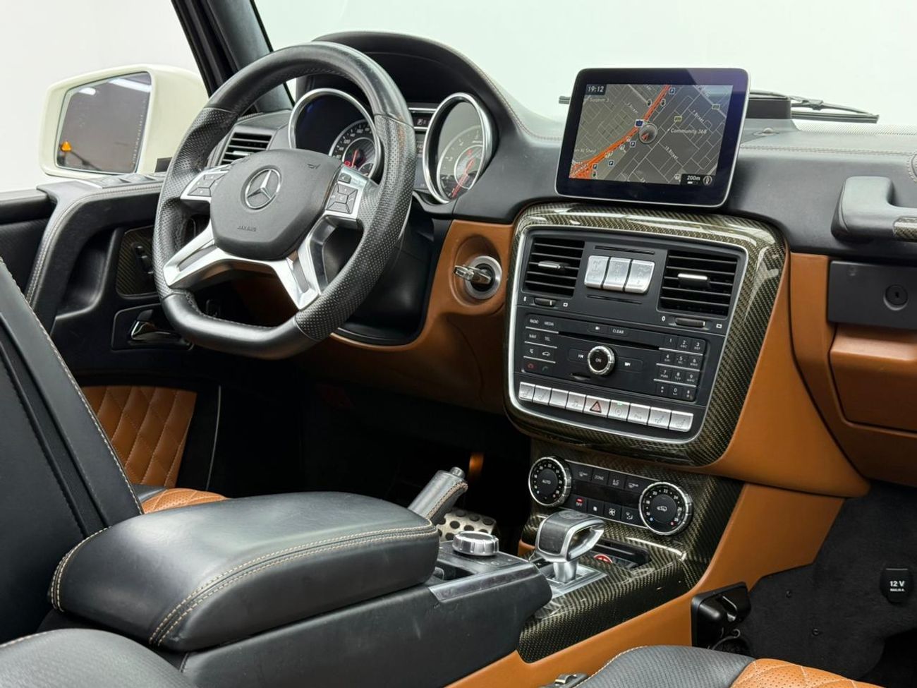 Mercedes-Benz G 63 AMG Std 5.5L 2017 Mercedes Benz G63 AMG, Full Service History, Carbon Fiber Interior, Excellent Conditio