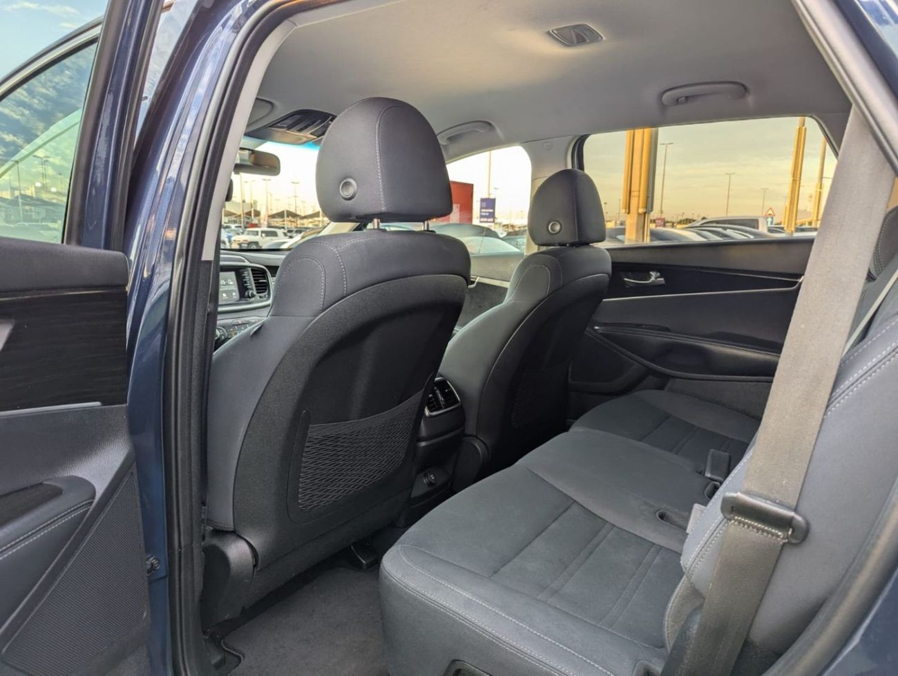 كيا سورينتو Base 2.4L AWD KIA SORENTO 2019 V4 engine 2.4 American clean title no any work required just buy and