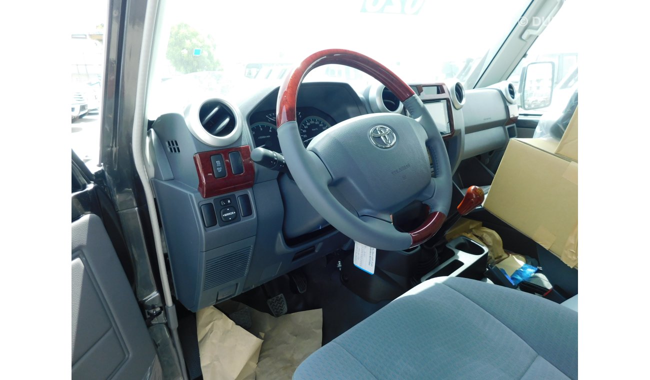 Toyota Land Cruiser Pick Up 79 Double Cab Pickup LX V8 4.5L TD 5 Seat 4WD M/T(Only on Sahara Motors)