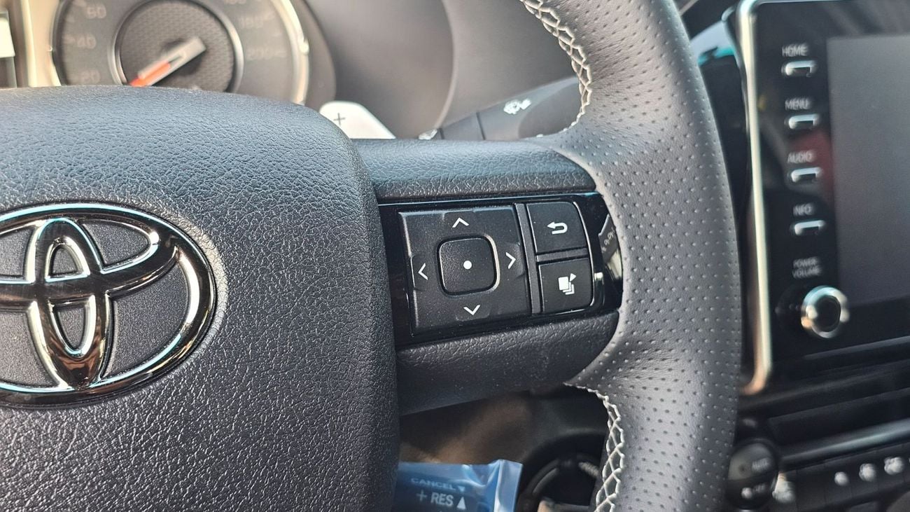 تويوتا هيلوكس Hilux 2.8 GR-SPORT 4WD AT 2026YM GCC WHITE WITH DIGITAL REAR VIEW MIRROR