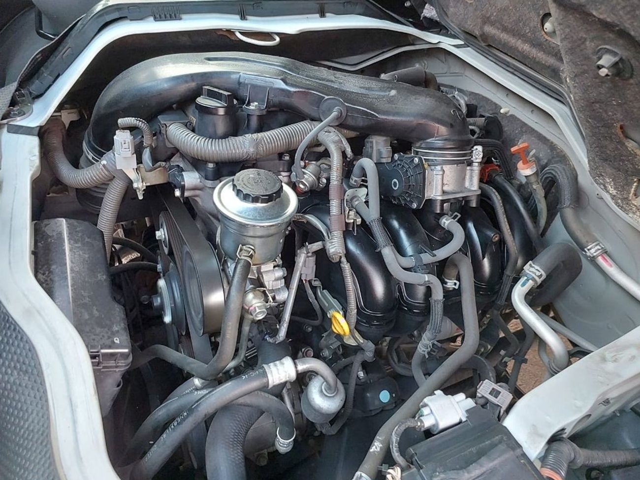 Toyota Hiace TOYOTA HIACE VAN AMBULANCE RHD 2015 MODEL 2.7 L PETROL AUTOMATIC(PM15128)