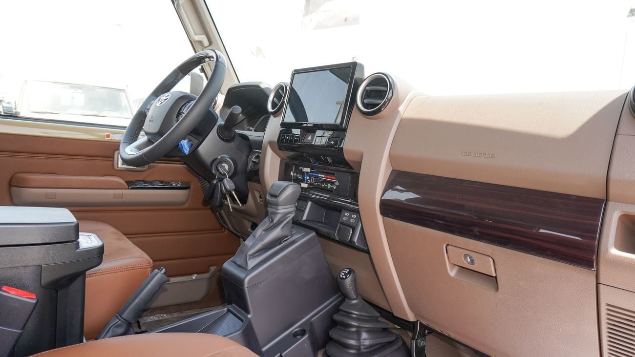 Toyota Land Cruiser Pick Up LX 2.8L Diesel Double Cabin A/T