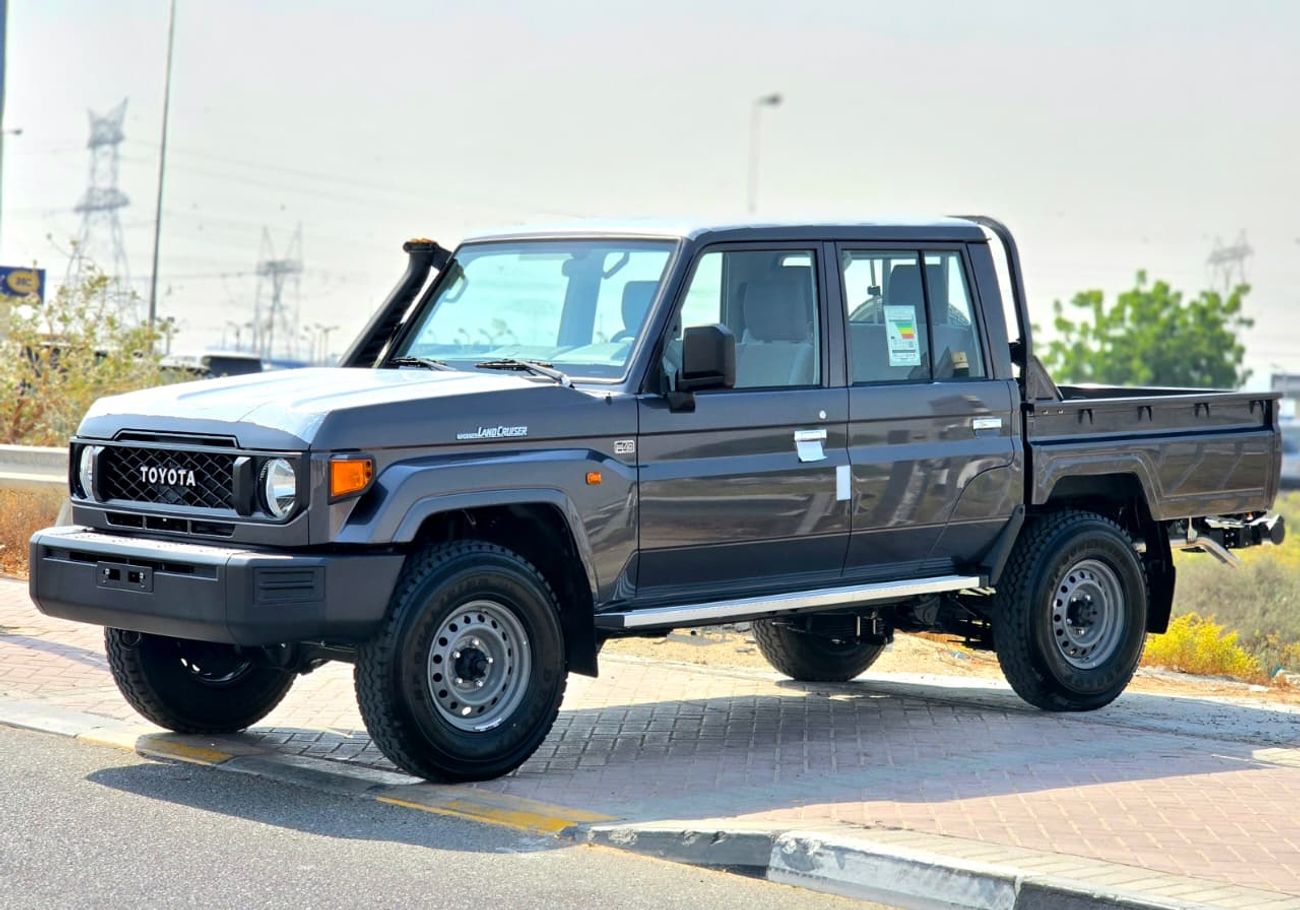 Toyota Land Cruiser LC79 DC PETROL 4.0 AT - DIFF LOCK - STD - 2025 MODEL - GRAY INSIDE GRAY - GCC SPECS