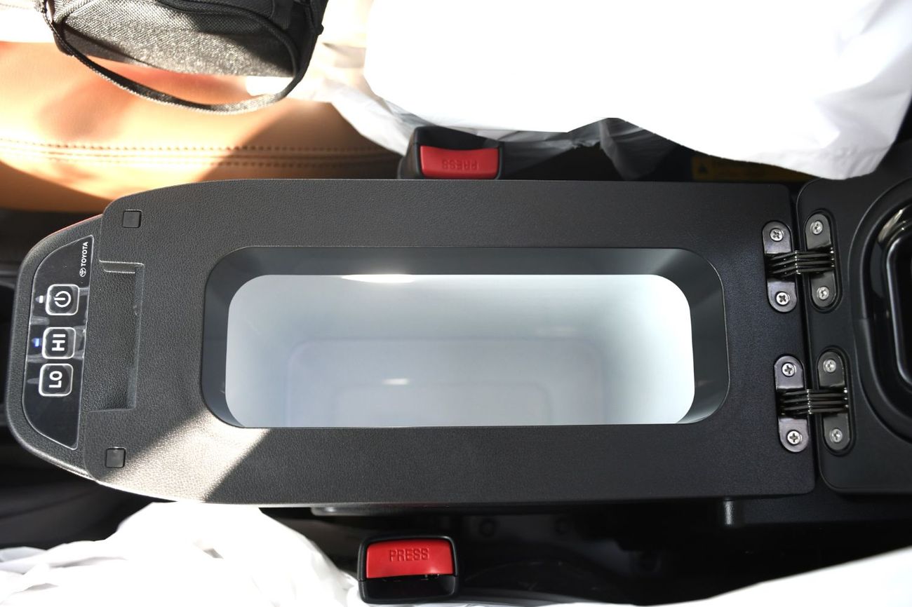 Toyota Land Cruiser Pick Up 79 series 4.0L Automatic with Diff lock