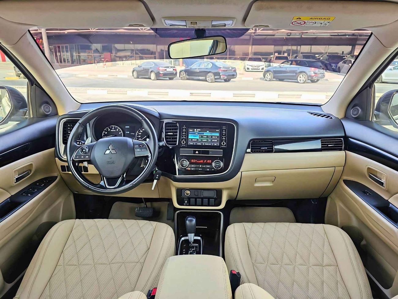 ميتسوبيشي آوتلاندر GLX/ 4WD/ LEATHER SEATS/ DVD/ LOW MILEAGE/ GCC/ 657 MONTHLY/ LOT# 702843