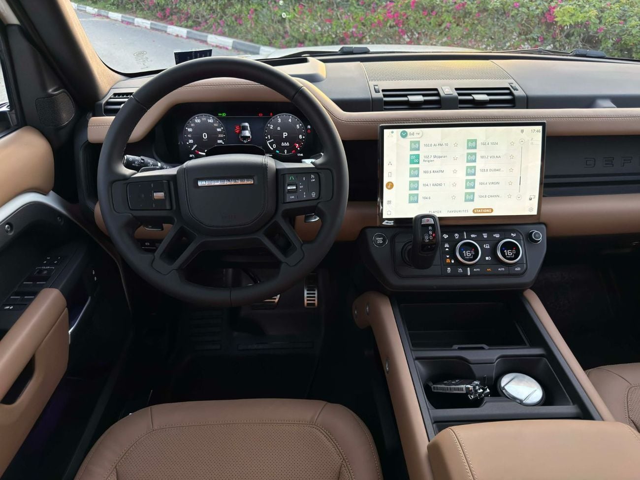 لاند روفر ديفندر **2026**GCC SPEC P525 UNDER WARRANTY AND SERVICE