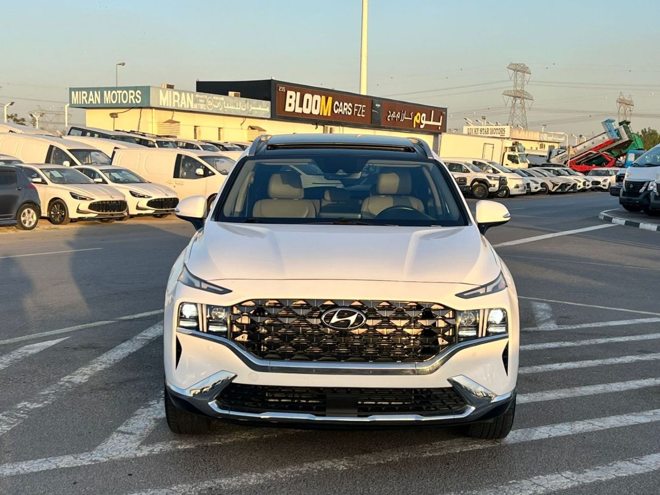 Hyundai Santa Fe 2022 Hyundai Santa Fe - SEL Full Option 2.5L V4 -Panoramic Sunroof - Leather Seat - Rear Camera