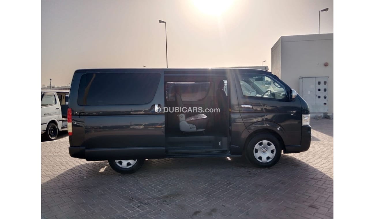 تويوتا هاياس TOYOTA HIACE VAN RIGHT HAND DRIVE (PM1630)