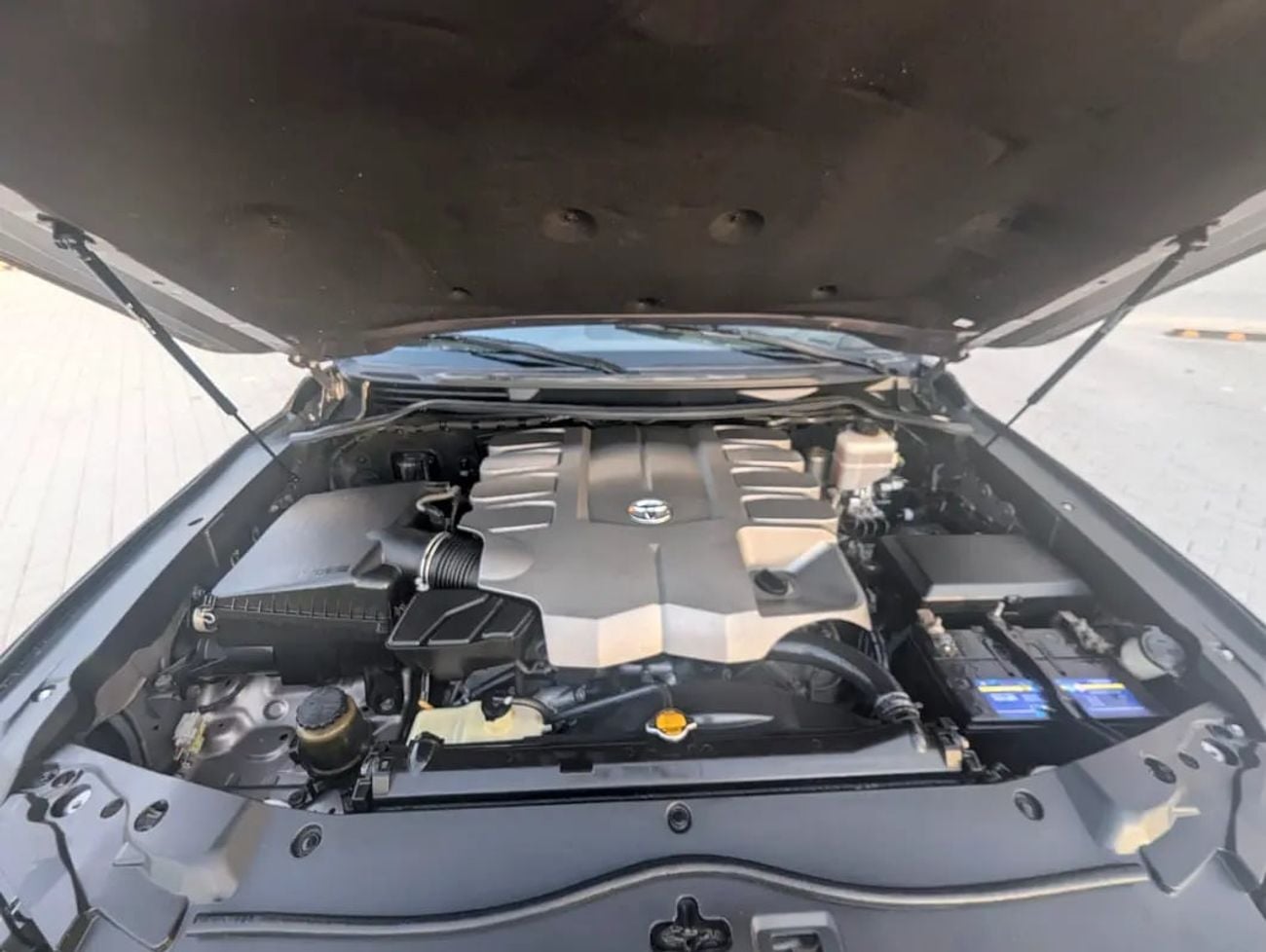 Toyota Land Cruiser VXR Facelifted With Interior and Exterior GCC Specs | Well Maintained