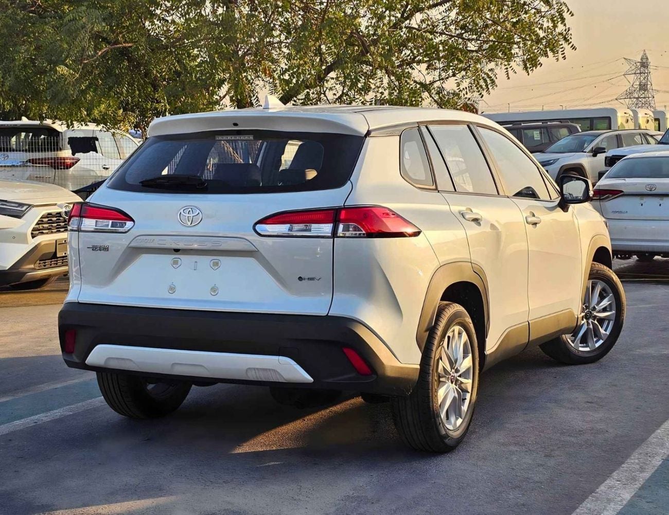 تويوتا كورولا كروس STD (NON GCC) ELITE NEW SHAPE || 2.0L HYBRID V4 | RADAR | LEATHER WITH DRIVER PWR SEAT | SUNROOF (CODE # CRCHCN)