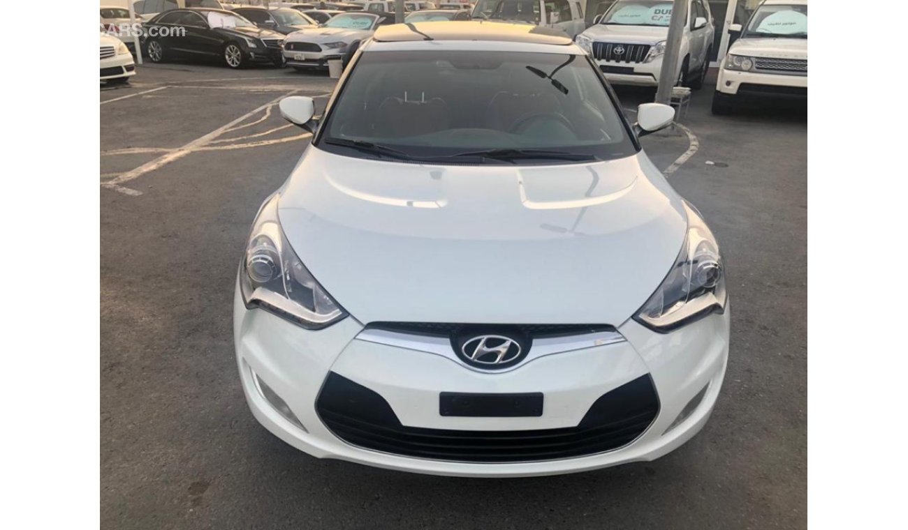 Hyundai Veloster Hyndi voulester model 2016 GCC car prefect condition full option panoramic roof leather seats back c