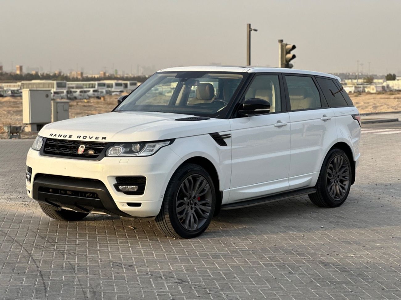 Land Rover Range Rover Sport HSE DYNAMIC 5.0L (525 HP) MODEL 2014 GCCCAR PERFECT CONDITION INSIDE AND OUTSIDE