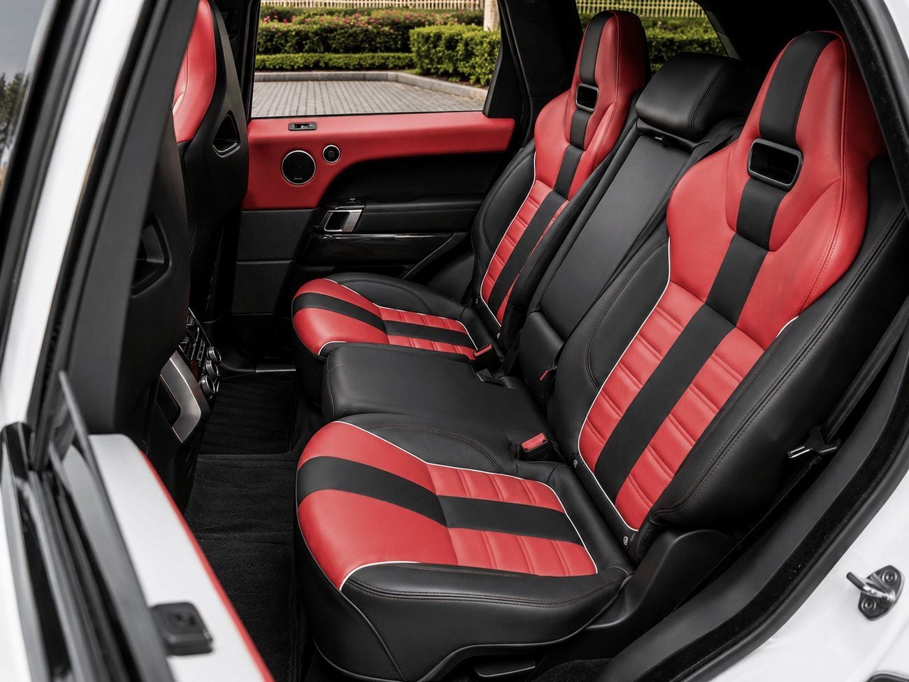 Land Rover Range Rover Sport SVR 5.0L (575 HP) AWD