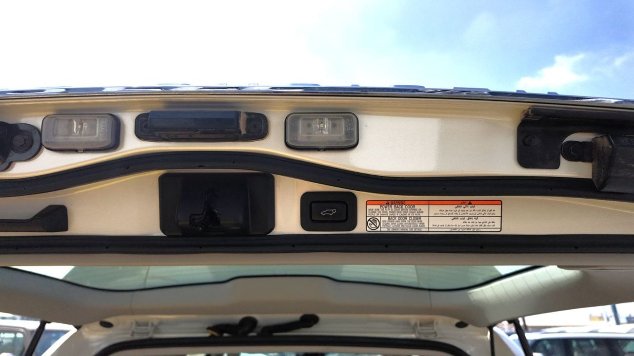 Toyota Land Cruiser VXR 5.7L 4WD TOYOTA LAND CRUISER VXR GRAND TOURING S 5.7L 4WD