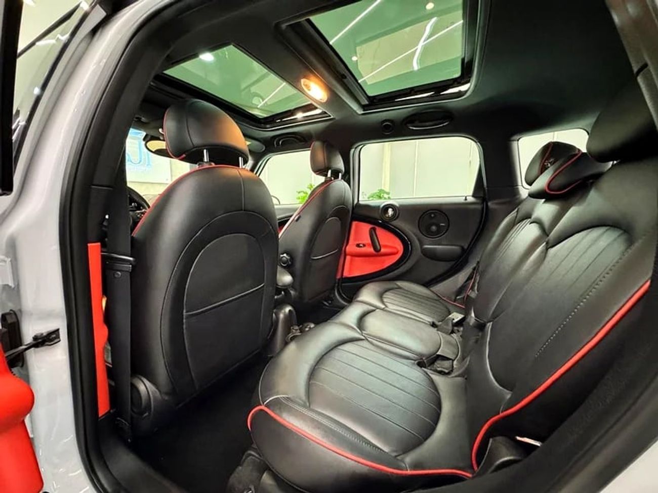 Mini Countryman John Cooper Works 1.6L UNIQUE JOINS COOPER WORKS || ACCIDENT FREE || GCC || PANORAMIC ROOF