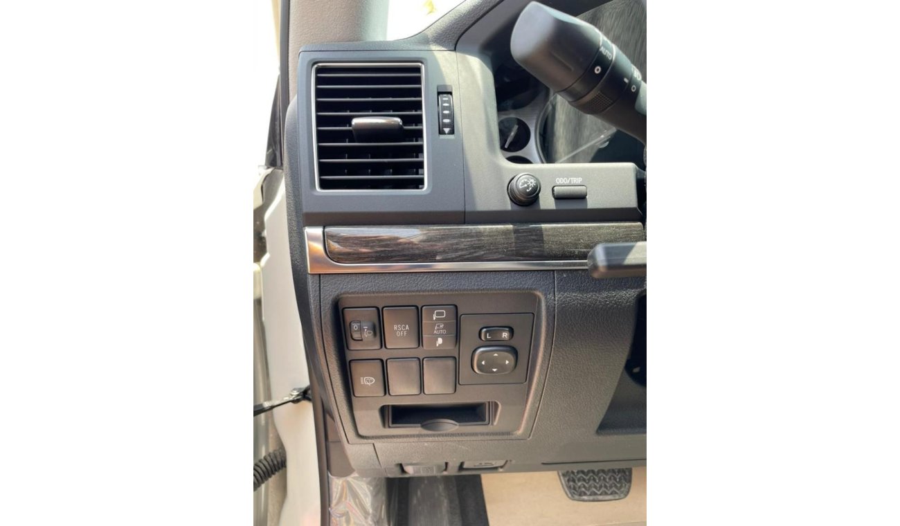 Toyota Land Cruiser TOYOTA LAND CRUISER GXR 4.0L, PETROL, WITH LEATHER INTERIOR, POWER SEAT, WHIT WITH BROWN INTERIOR, F