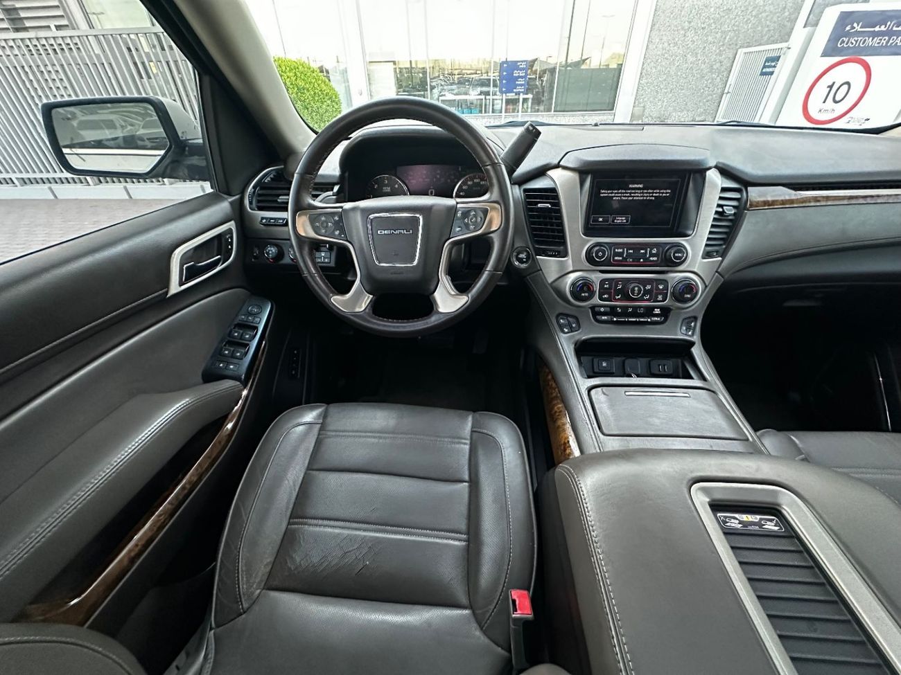 GMC Yukon Denali 6.2L (8 Seater)