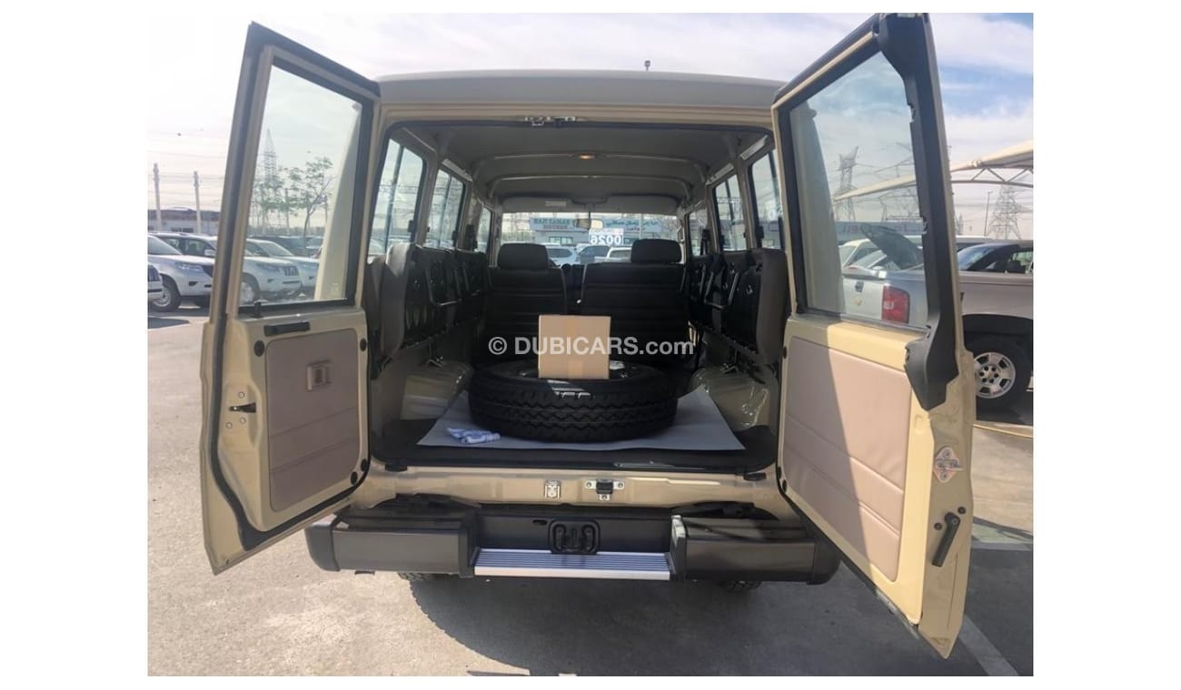 Toyota Land Cruiser 70 TOYOTA LAND CRUISER LC78 HARDTOP 4.2L WITH DIFF LOCK POWER WINDOWS DIESEL V6 MY 2023 BEIGE AND WHITE