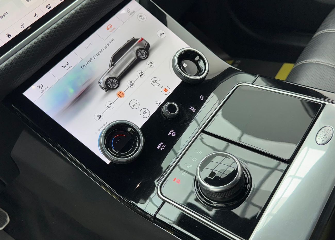 Land Rover Range Rover Velar P250 R-Dynamic S 2.0L 2020 Range Rover Velar R-Dynamic P250 S, 1 Year Warranty, Full Service