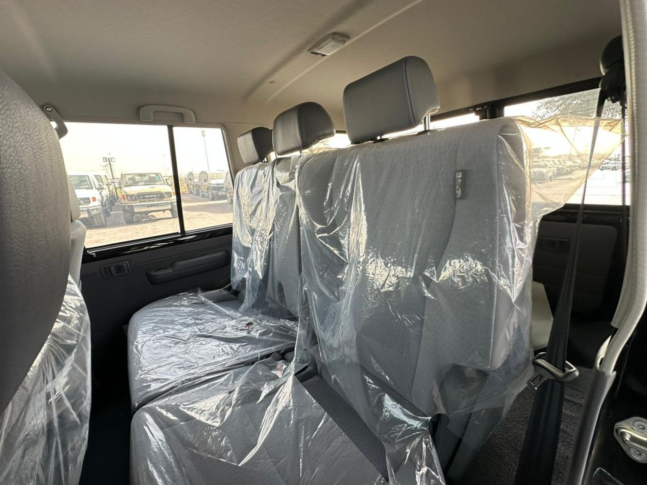 Toyota Land Cruiser 70 Lc76 2.8 T/DSL-G1 M/T black/gray