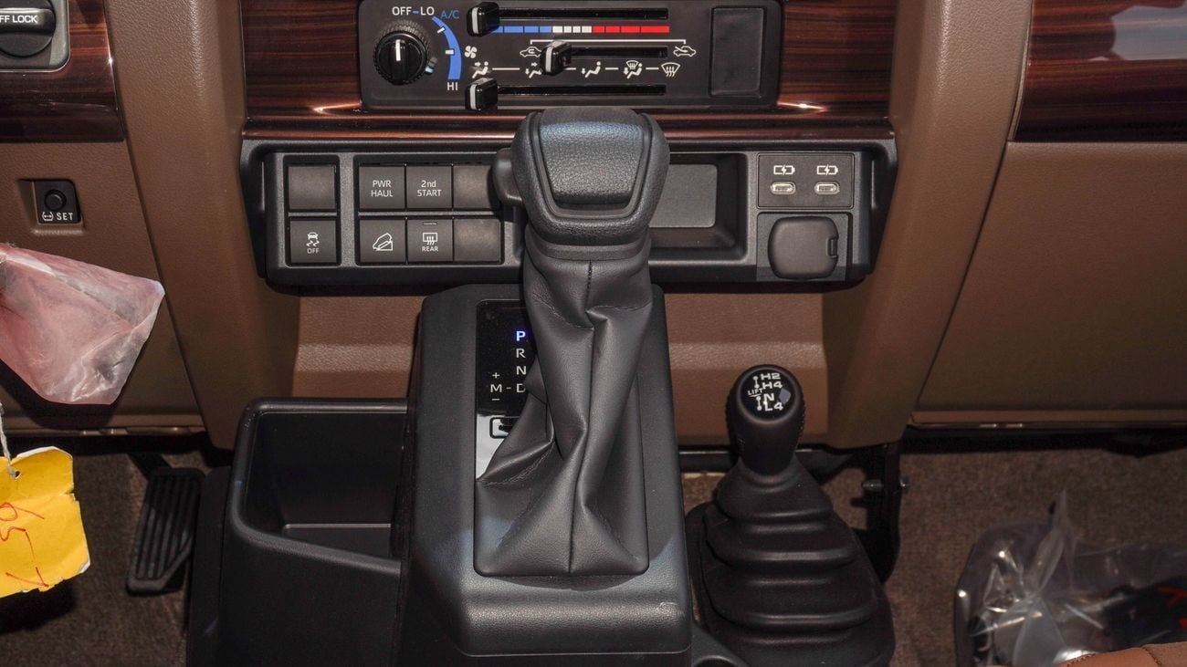 تويوتا لاند كروزر 70 LX 4.0 L V6